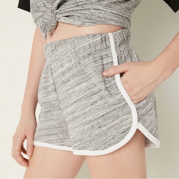 VS PINK 2.5” Curved Hem Sweat Varsity Shorts Heathered Gray Gradient Graphic XS - Picture 3 of 14